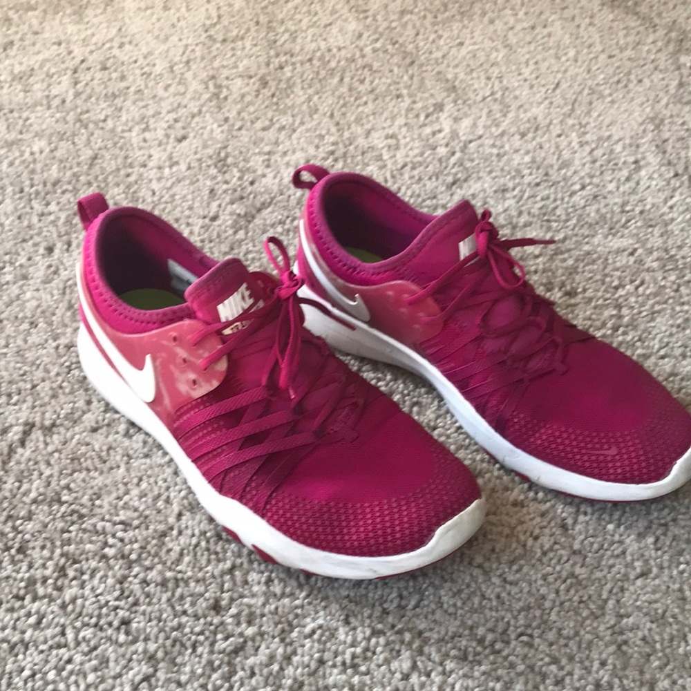 Nike Women’s Magenta Running Sneakers